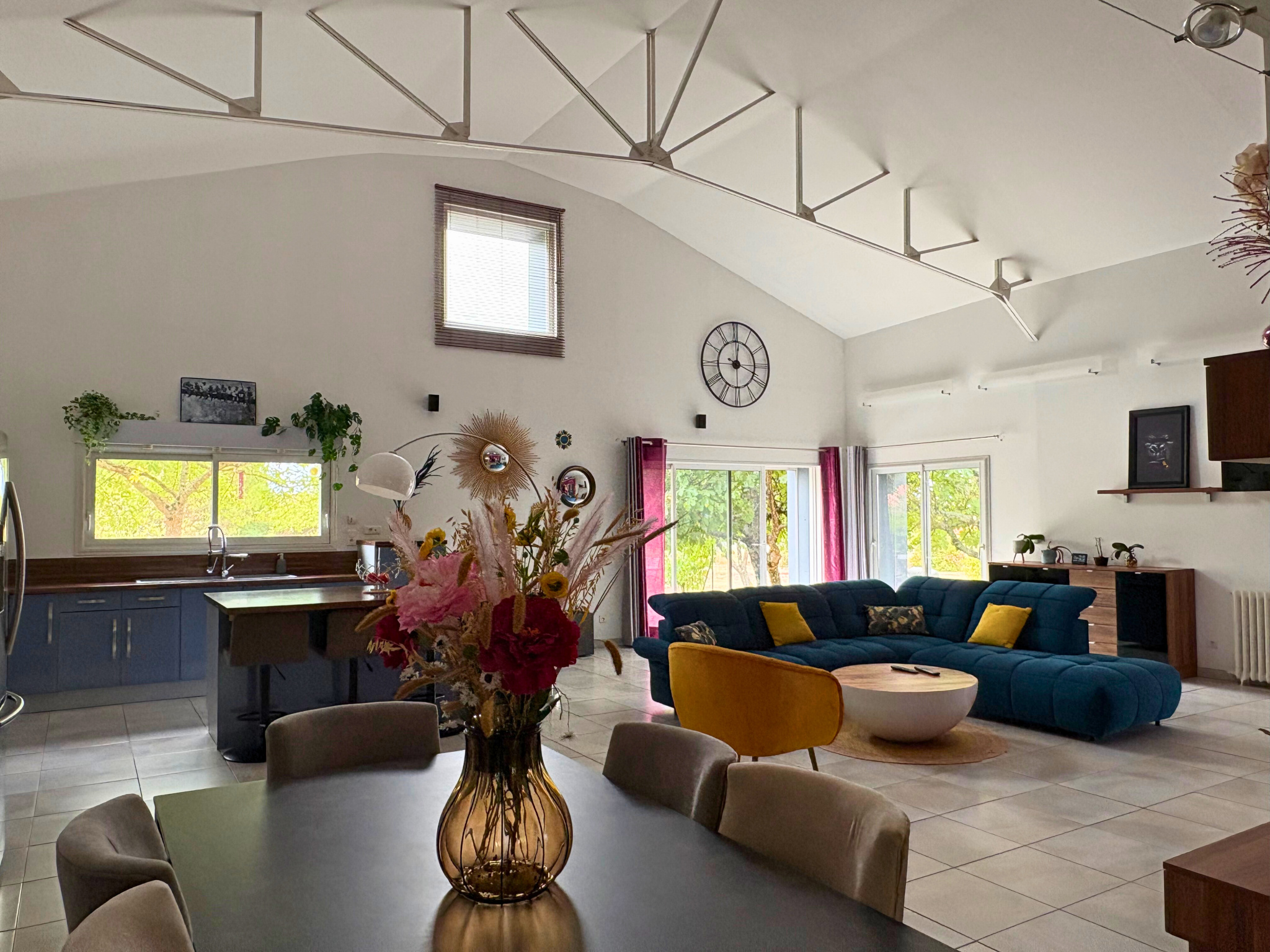 Maison à vendre à Chateaubernard, 209 m², 6 pièces – photo 1 sur 16