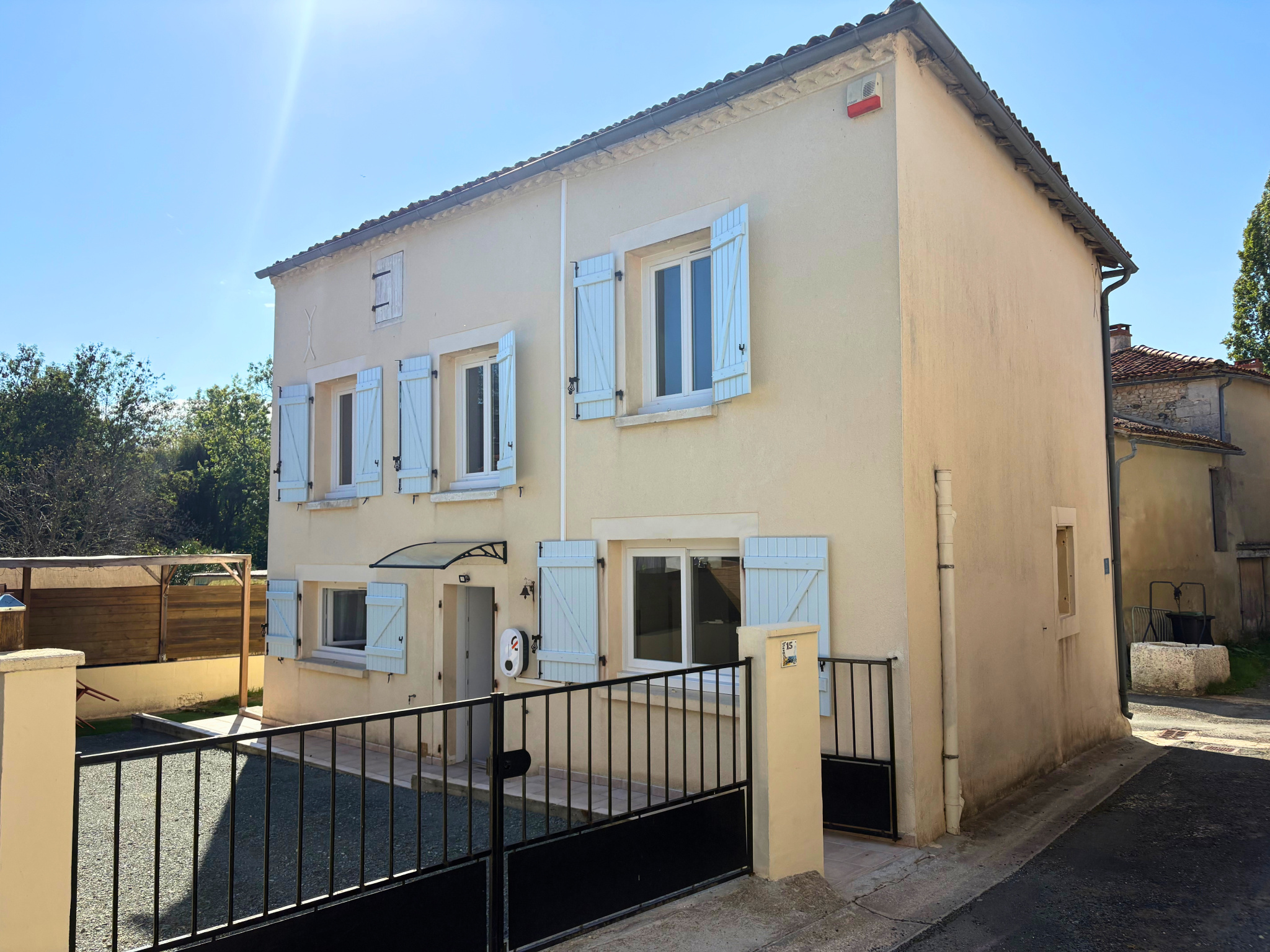Maison à vendre à Dompierre sur charente, 85 m², 3 pièces – photo 1 sur 12